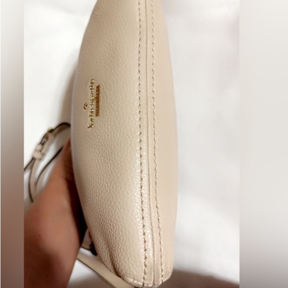 Kate Spade beautiful Like New Condition - Picture 4 of 9